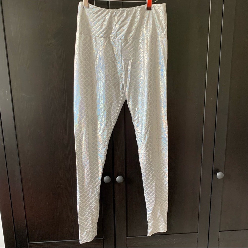 Fish Scale Iridescent Leggings